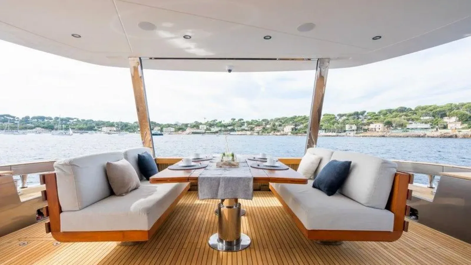 Magellano25-LCRiviera_Conciergerie_de_Luxe-Yacht-Achat (12)