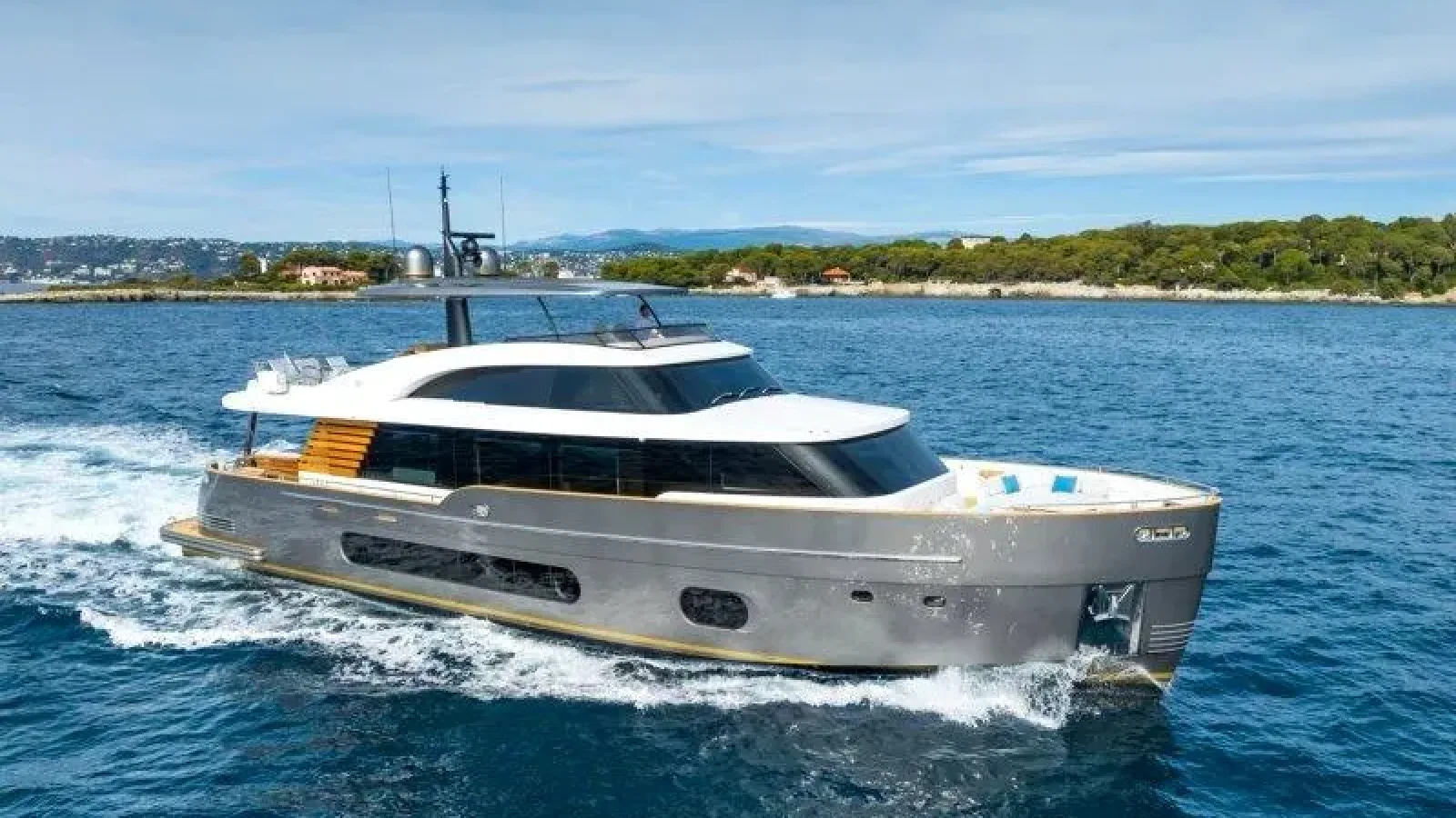 Magellano25-LCRiviera_Conciergerie_de_Luxe-Yacht-Achat (2)