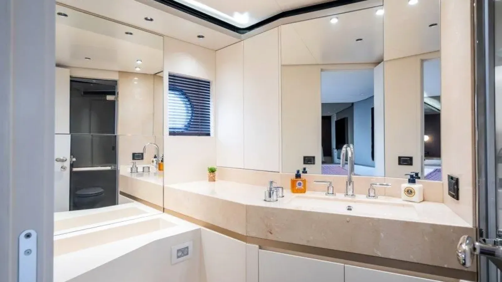 Magellano25-LCRiviera_Conciergerie_de_Luxe-Yacht-Achat (23)