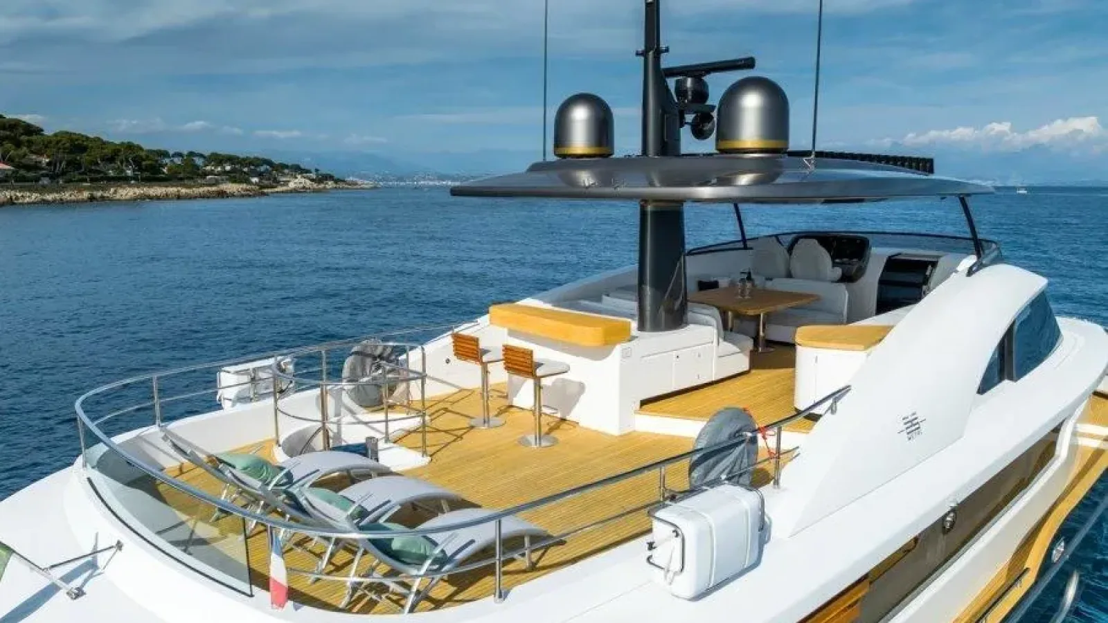 Magellano25-LCRiviera_Conciergerie_de_Luxe-Yacht-Achat (7)