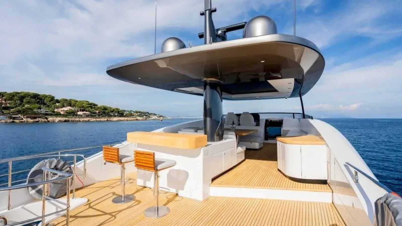 Magellano25-LCRiviera_Conciergerie_de_Luxe-Yacht-Achat (8)