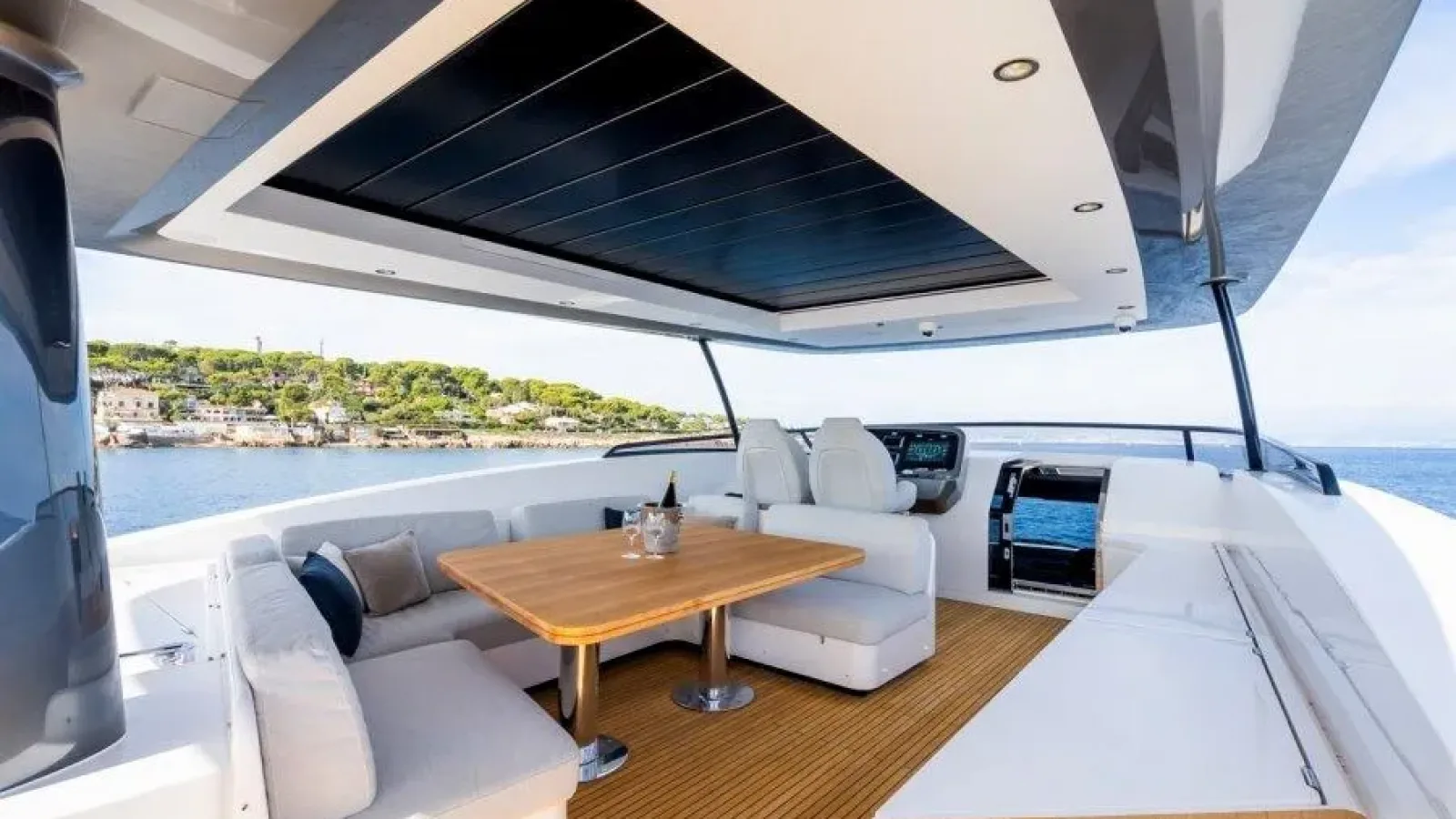 Magellano25-LCRiviera_Conciergerie_de_Luxe-Yacht-Achat (9)