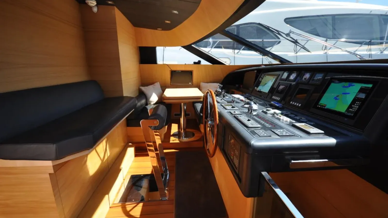 Maiora27-LCRiviera_Conciergerie_de_Luxe-Yacht-Achat (12)