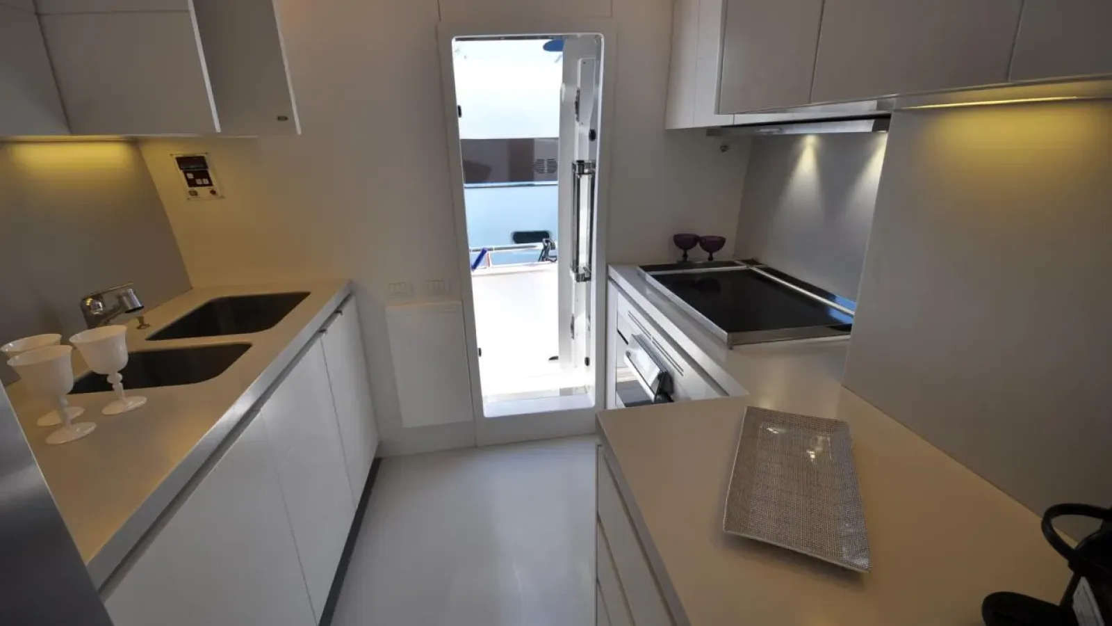 Maiora27-LCRiviera_Conciergerie_de_Luxe-Yacht-Achat (13)
