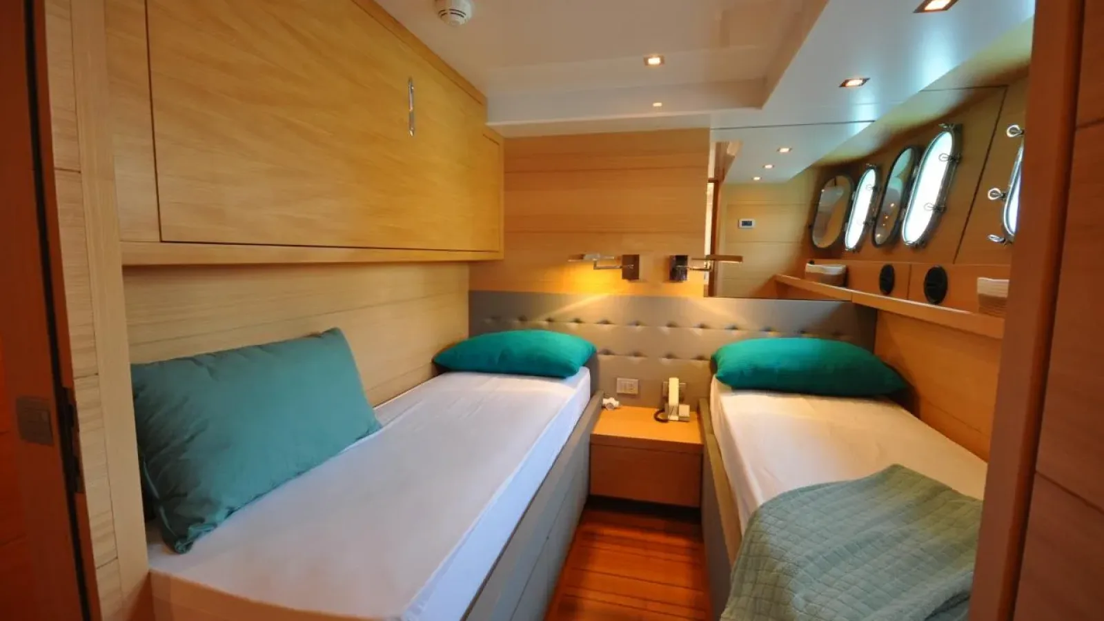 Maiora27-LCRiviera_Conciergerie_de_Luxe-Yacht-Achat (15)