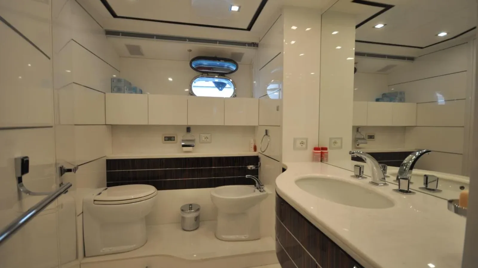Maiora31DP-LCRiviera_Conciergerie_de_Luxe-Yacht-Achat (17)