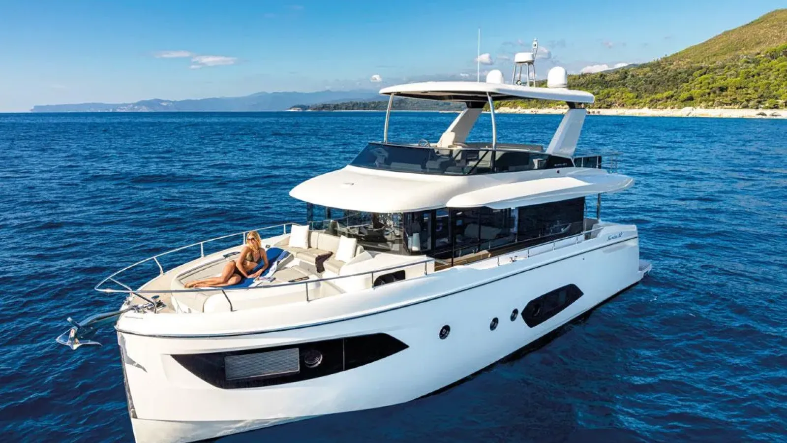 Navetta52-LCRiviera_Conciergerie_de_Luxe-Yacht-Location (1)