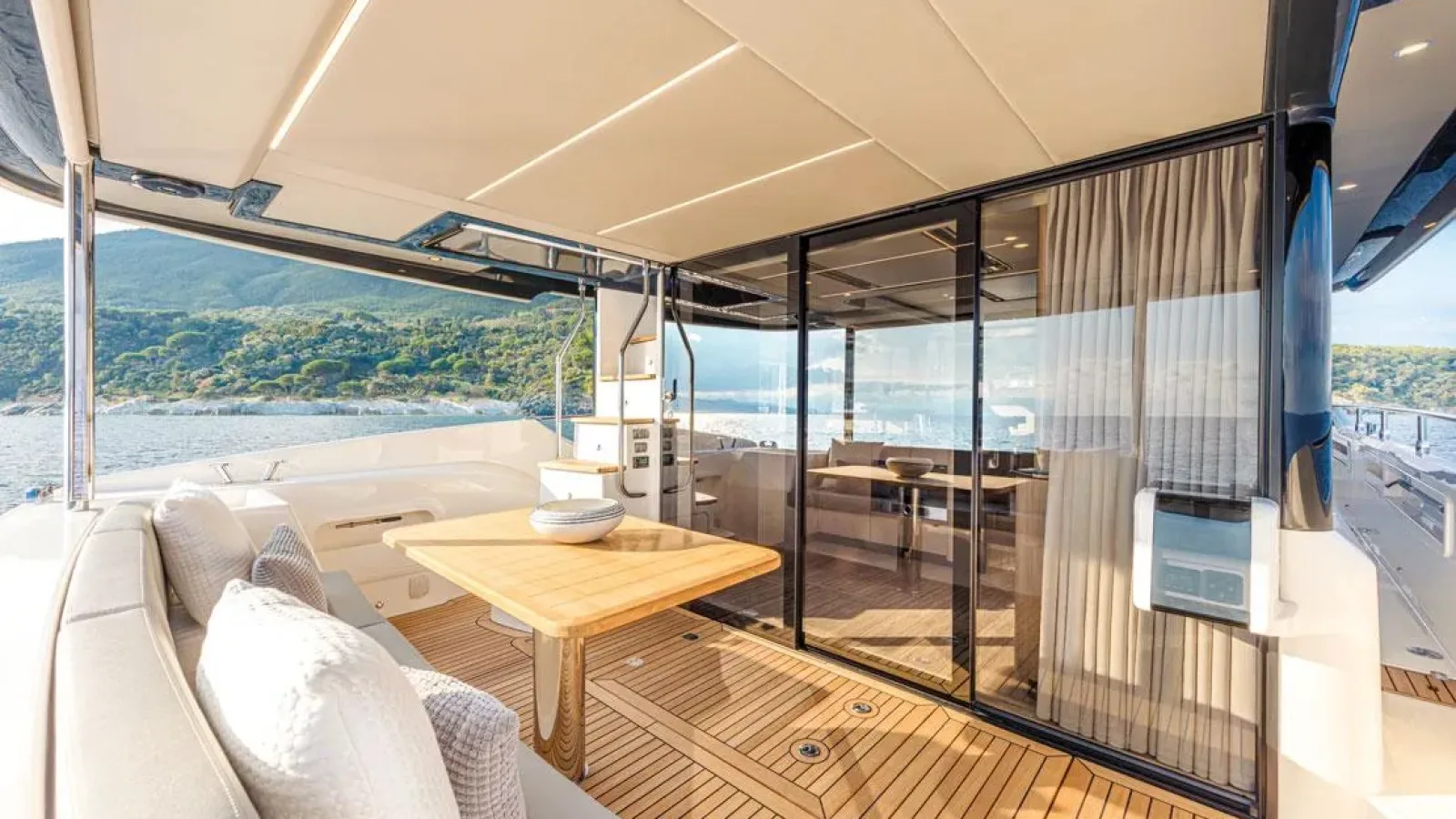 Navetta52-LCRiviera_Conciergerie_de_Luxe-Yacht-Location (13)