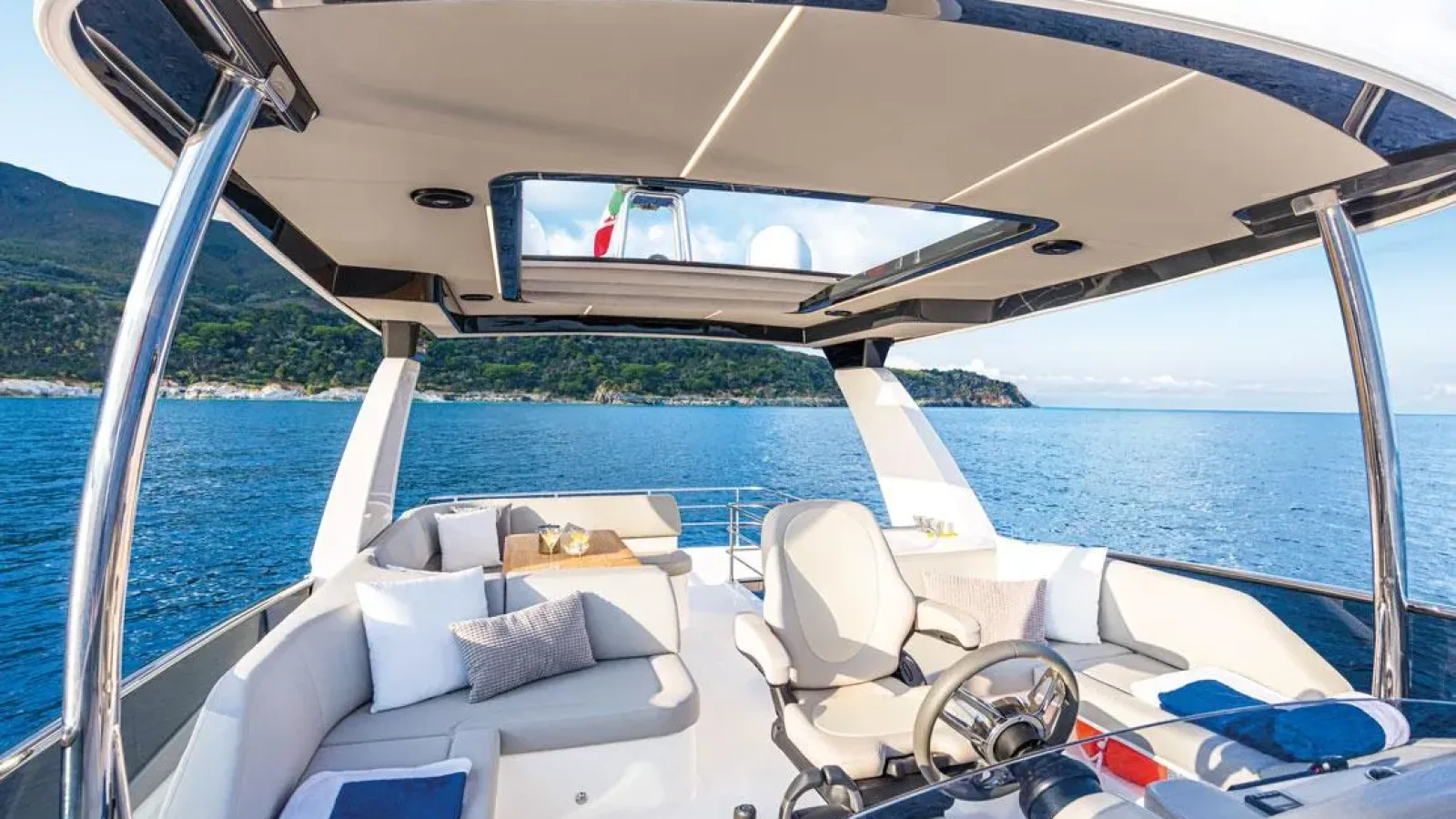 Navetta52-LCRiviera_Conciergerie_de_Luxe-Yacht-Location (14)