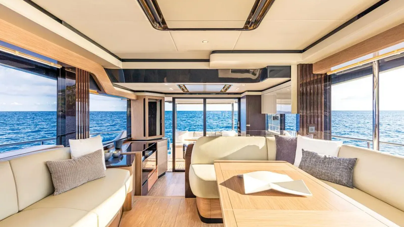 Navetta52-LCRiviera_Conciergerie_de_Luxe-Yacht-Location (9)