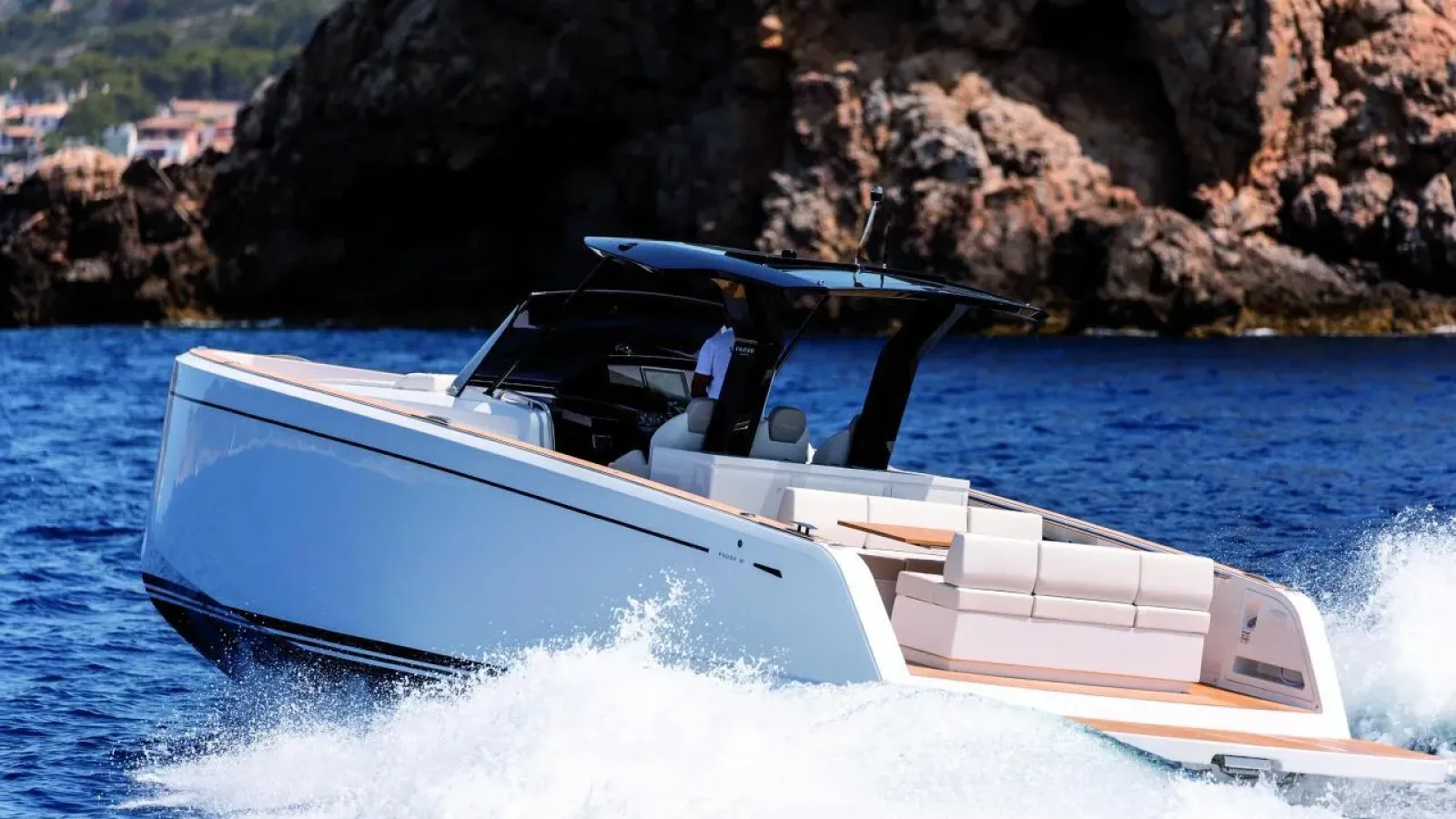 Navis-LCRiviera_Conciergerie_de_Luxe-Yacht-Location (13)