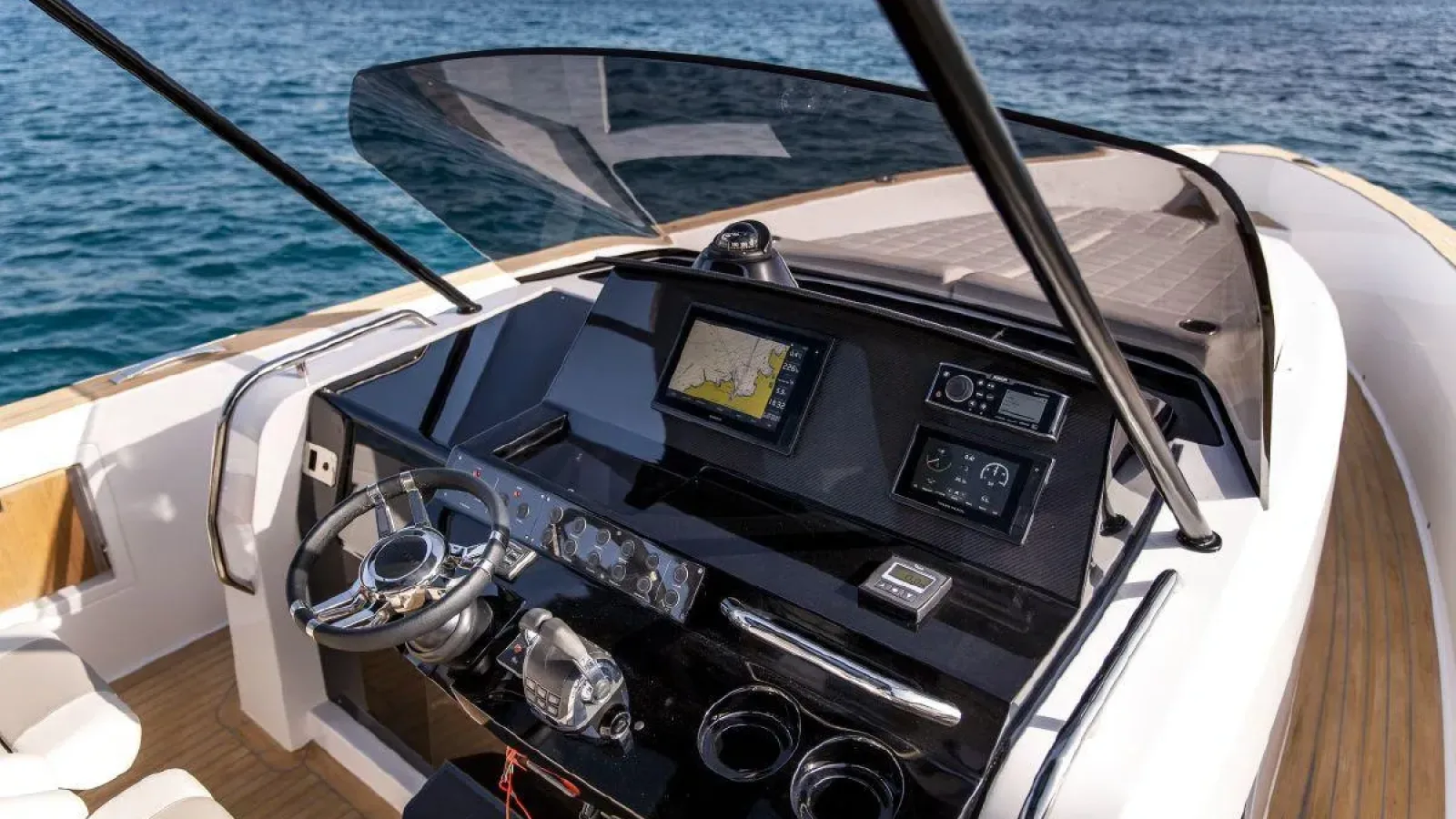 Navis-LCRiviera_Conciergerie_de_Luxe-Yacht-Location (9)