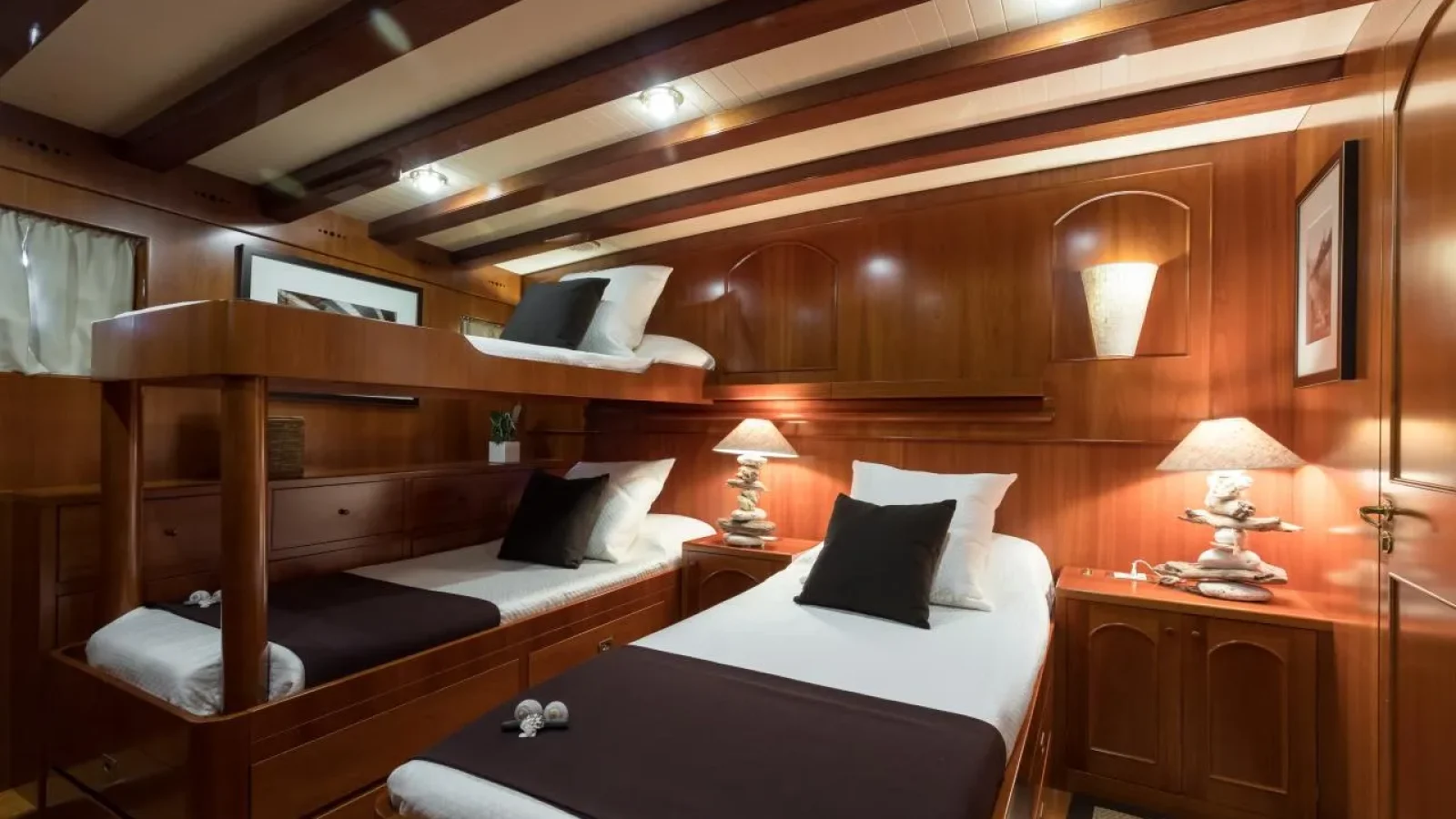 Over_the_rainbow-LCRiviera_Conciergerie_de_Luxe-Yacht-Location (16)