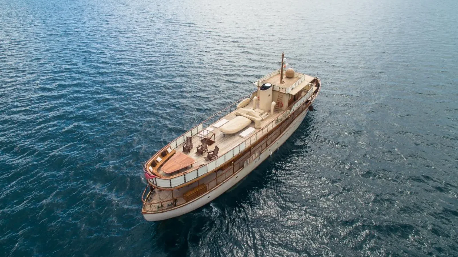 Over_the_rainbow-LCRiviera_Conciergerie_de_Luxe-Yacht-Location (4)