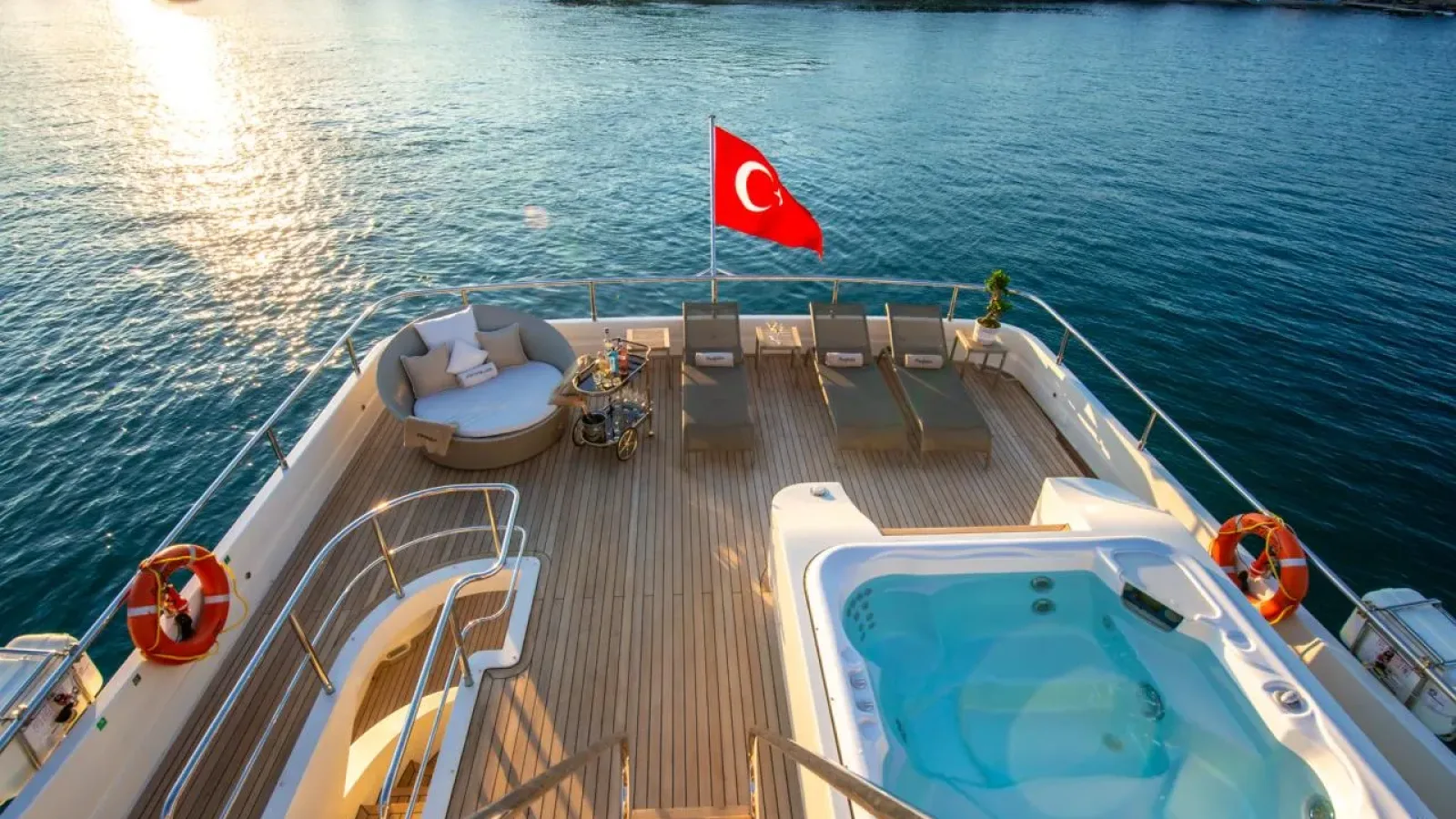 Panfeliss-LCRiviera_Conciergerie_de_Luxe-Yacht-Location (3)