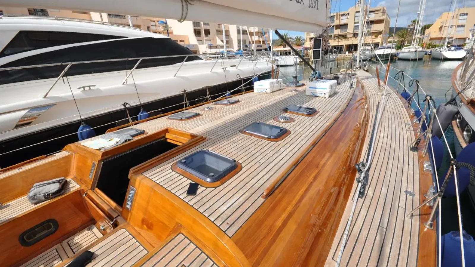 Phenix_Dixi-LCRiviera_Conciergerie_de_Luxe-Yacht-Achat (5)