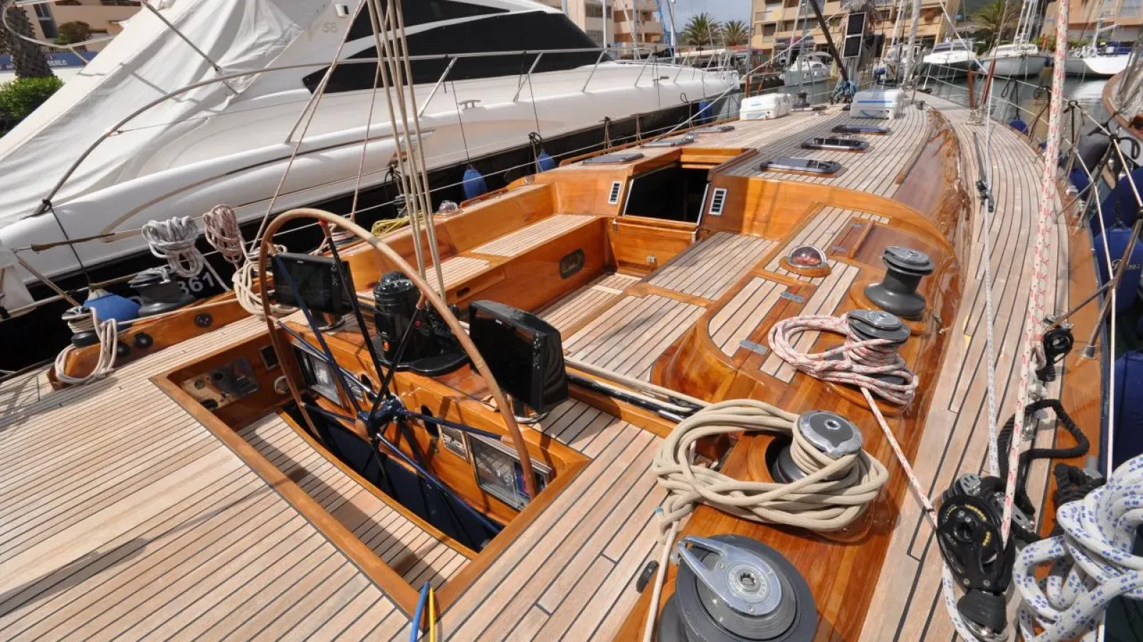 Phenix_Dixi-LCRiviera_Conciergerie_de_Luxe-Yacht-Achat (6)