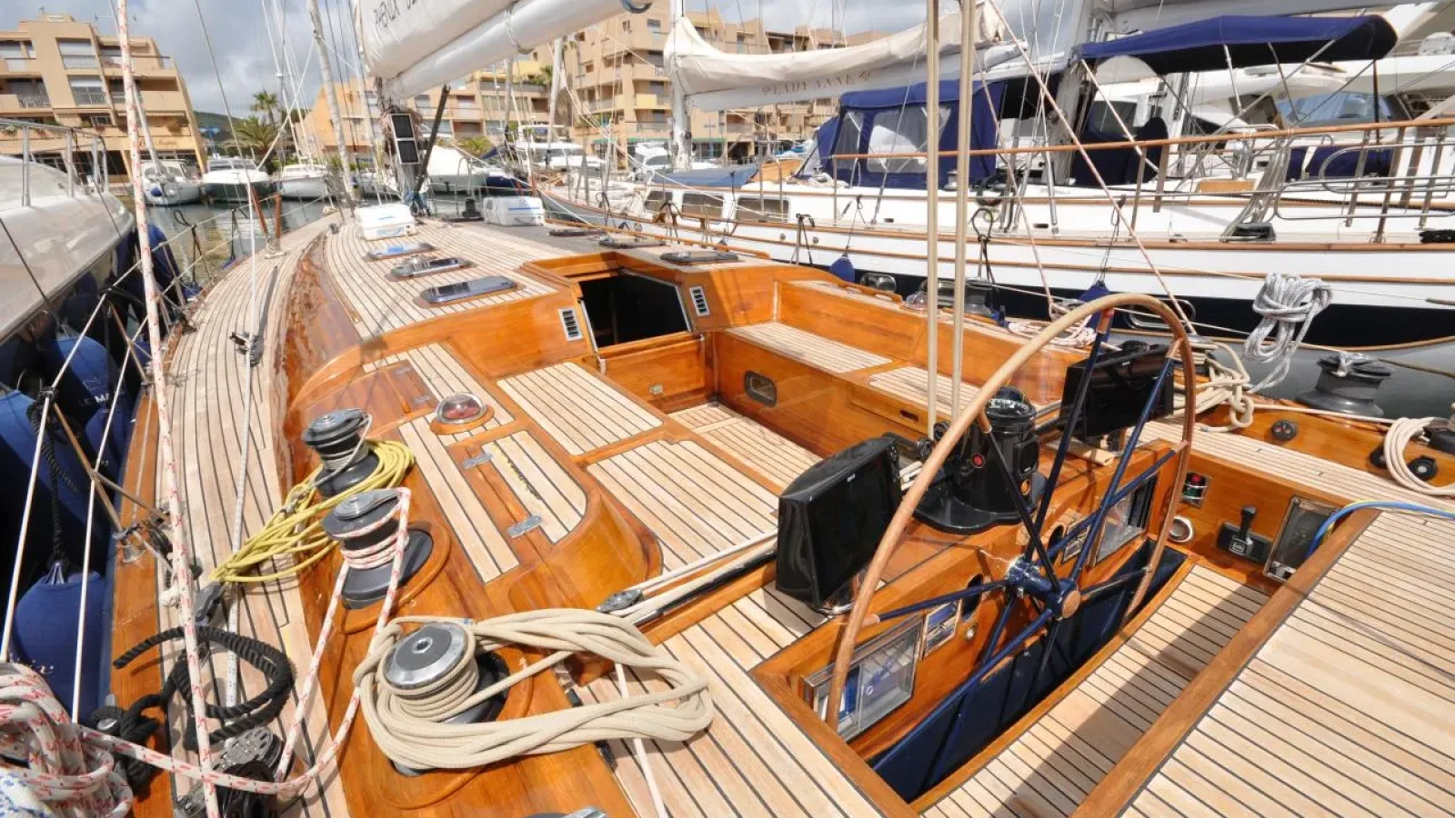 Phenix_Dixi-LCRiviera_Conciergerie_de_Luxe-Yacht-Achat (7)