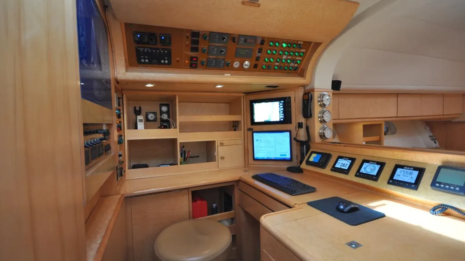Phenix_Dixi-LCRiviera_Conciergerie_de_Luxe-Yacht-Achat (9)
