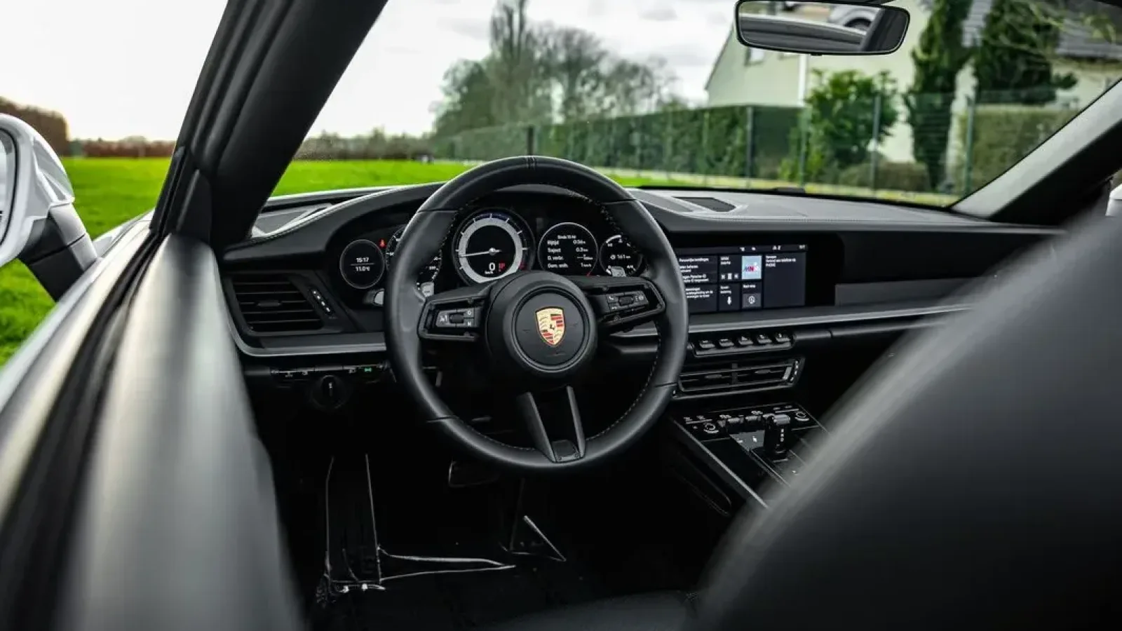 Porsche992cabriolet-LCRiviera_Conciergerie_de_Luxe-Vehicule_Prestige3