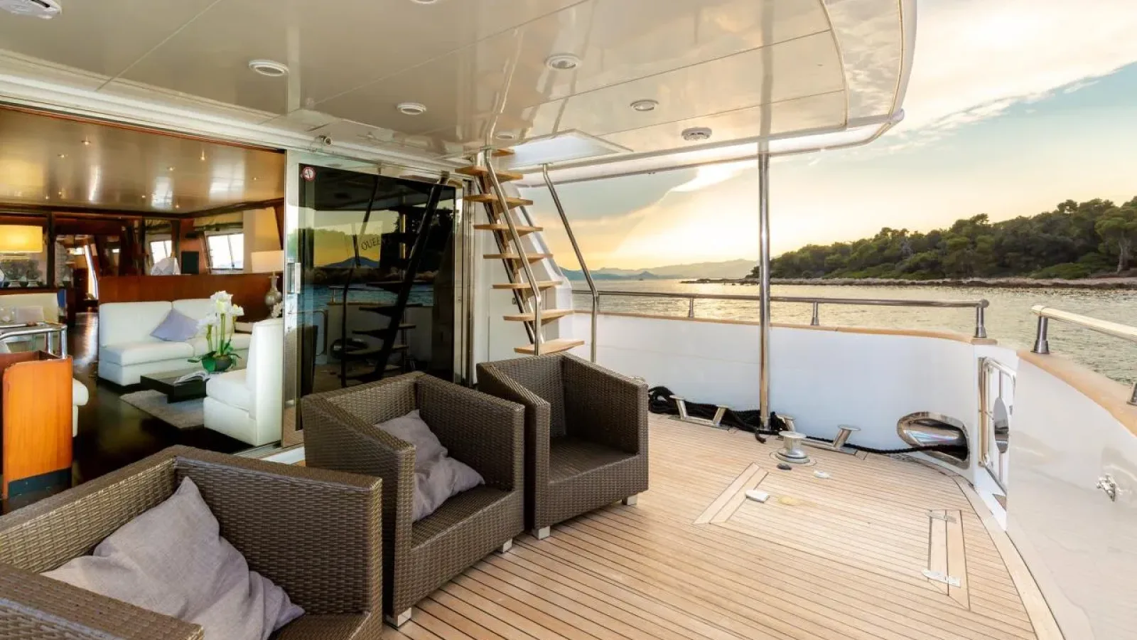 Queensouth-LCRiviera_Conciergerie_de_Luxe-Yacht-Location (10)