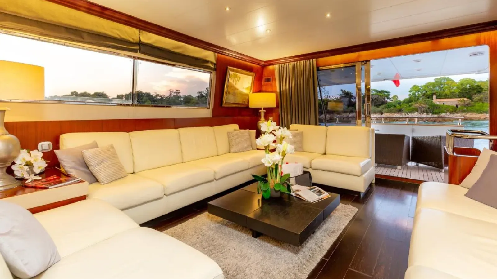 Queensouth-LCRiviera_Conciergerie_de_Luxe-Yacht-Location (13)