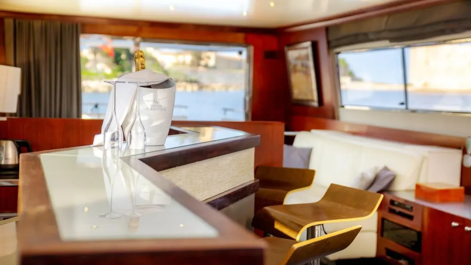 Queensouth-LCRiviera_Conciergerie_de_Luxe-Yacht-Location (14)