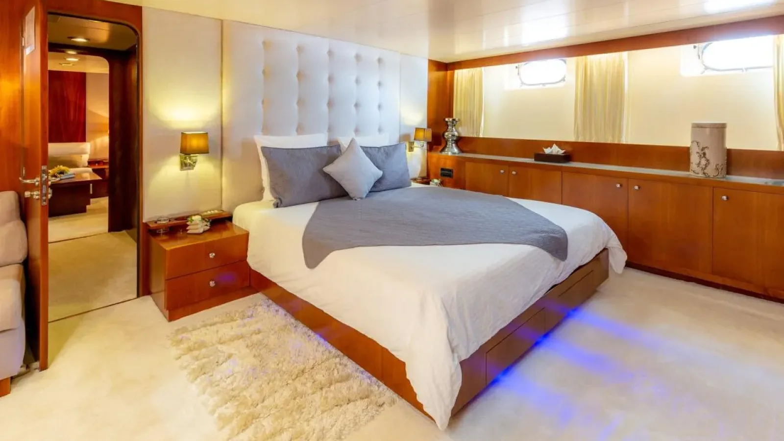 Queensouth-LCRiviera_Conciergerie_de_Luxe-Yacht-Location (19)