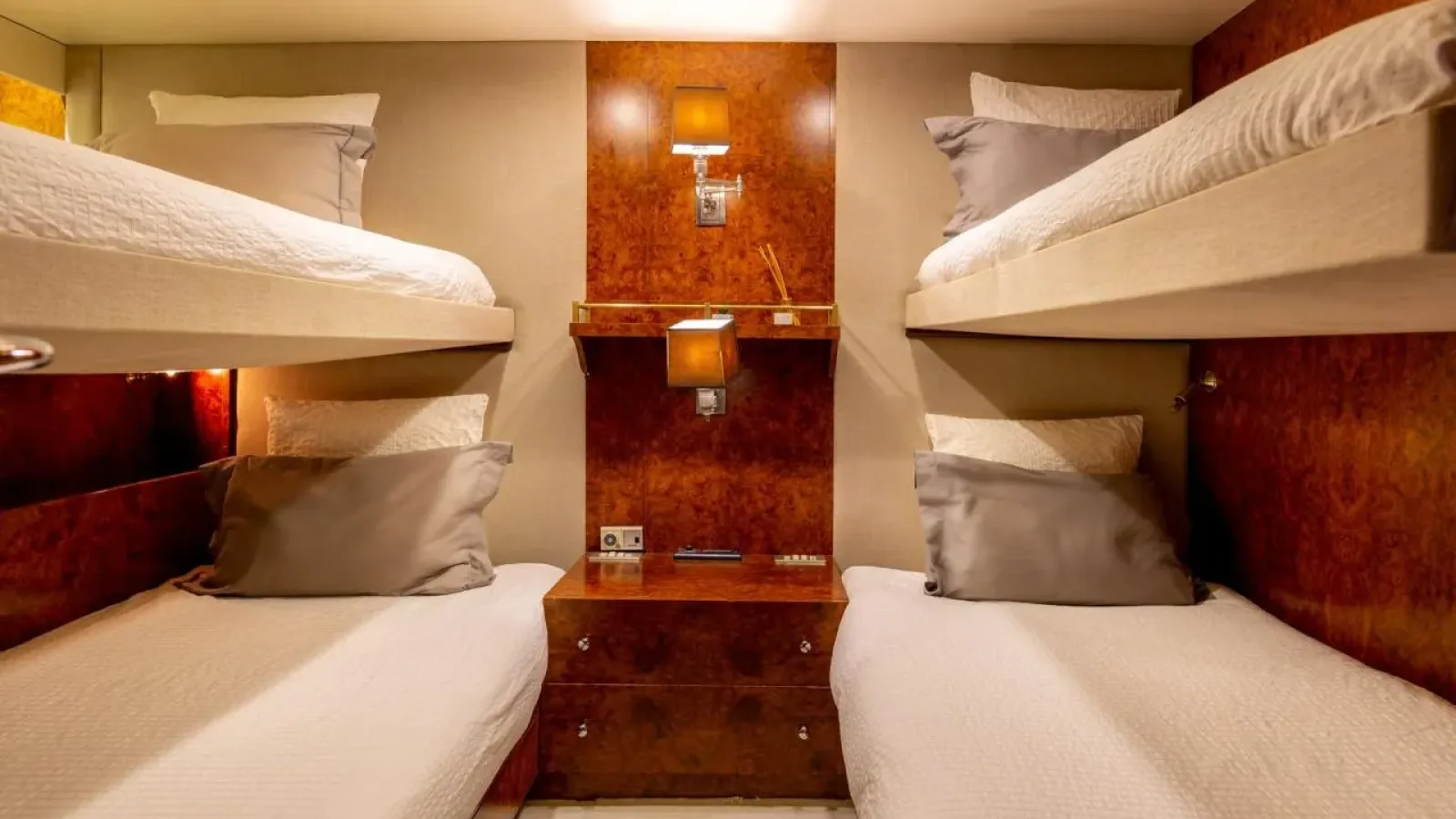 Queensouth-LCRiviera_Conciergerie_de_Luxe-Yacht-Location (20)