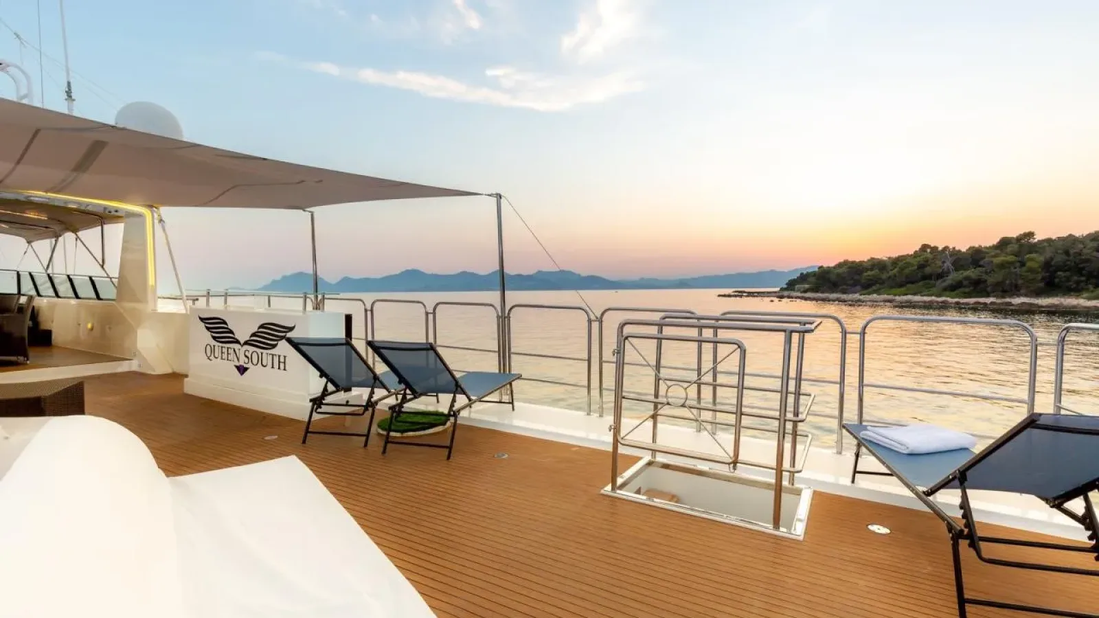 Queensouth-LCRiviera_Conciergerie_de_Luxe-Yacht-Location (6)