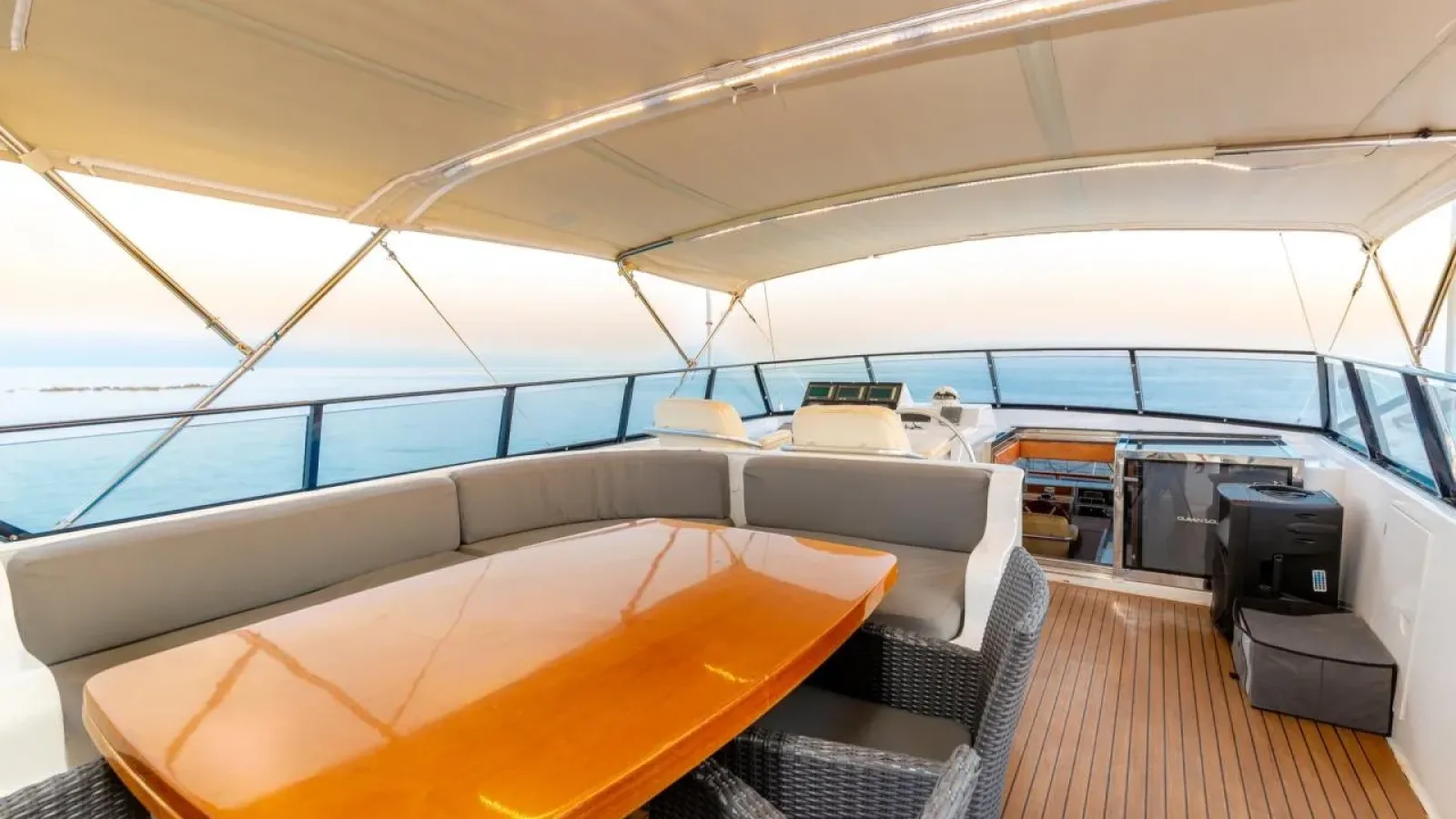 Queensouth-LCRiviera_Conciergerie_de_Luxe-Yacht-Location (7)