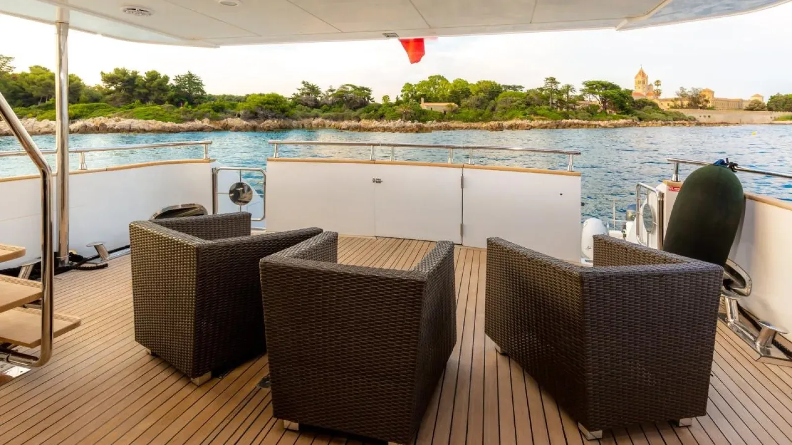 Queensouth-LCRiviera_Conciergerie_de_Luxe-Yacht-Location (8)