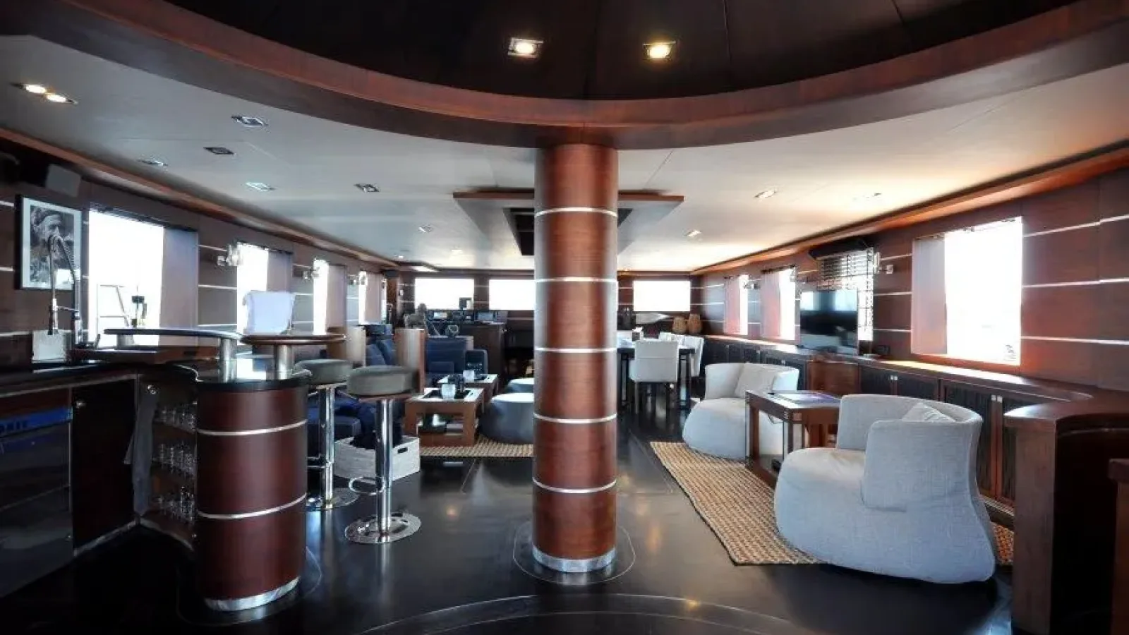Roxstar-LCRiviera_Conciergerie_de_Luxe-Yacht-Location (10)