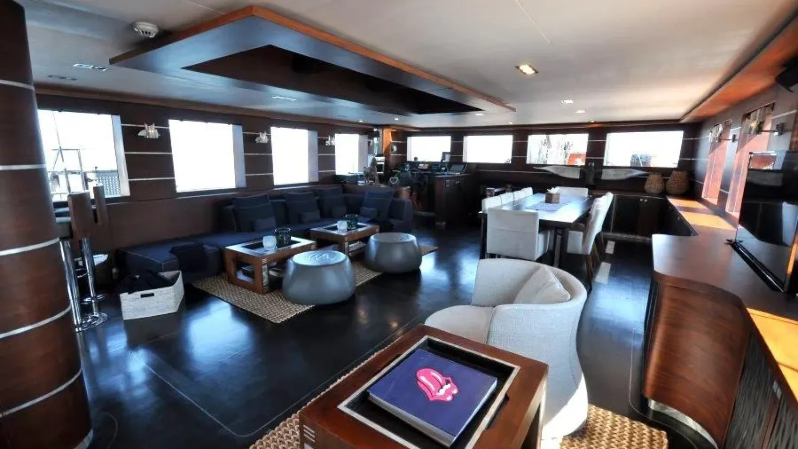 Roxstar-LCRiviera_Conciergerie_de_Luxe-Yacht-Location (12)