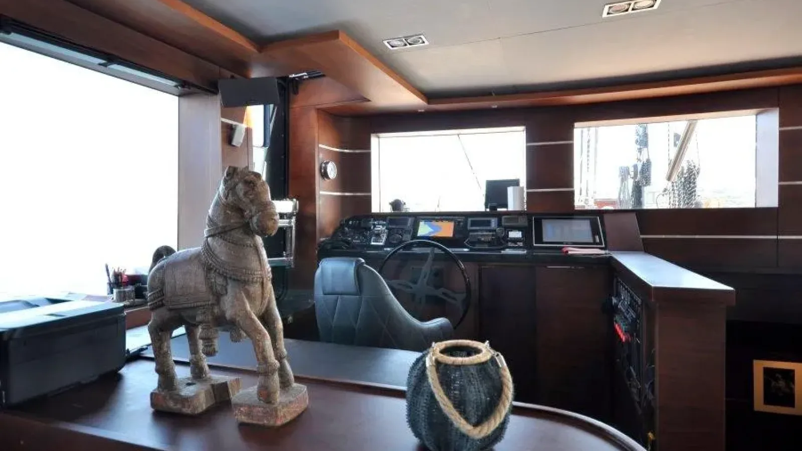 Roxstar-LCRiviera_Conciergerie_de_Luxe-Yacht-Location (14)