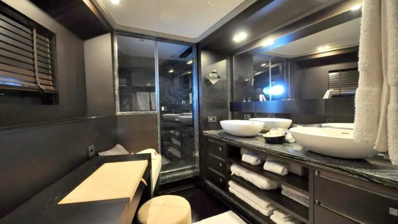 Roxstar-LCRiviera_Conciergerie_de_Luxe-Yacht-Location (18)