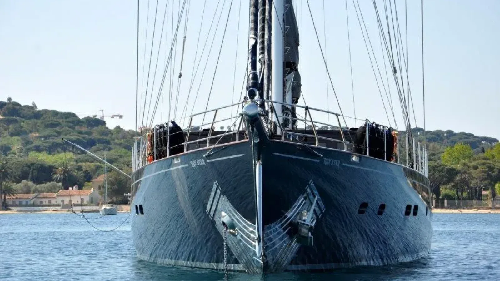 Roxstar-LCRiviera_Conciergerie_de_Luxe-Yacht-Location (2)