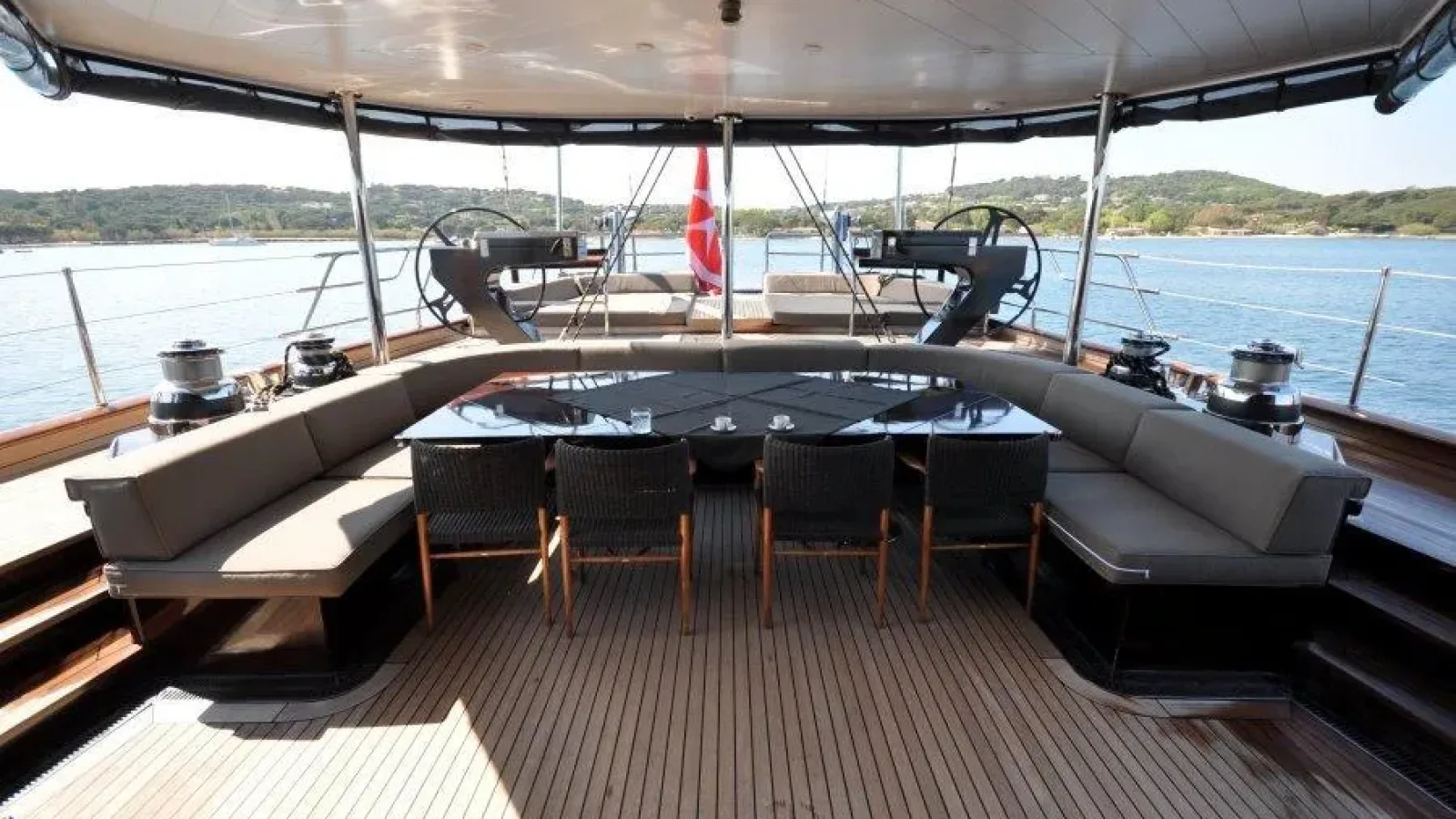 Roxstar-LCRiviera_Conciergerie_de_Luxe-Yacht-Location (4)