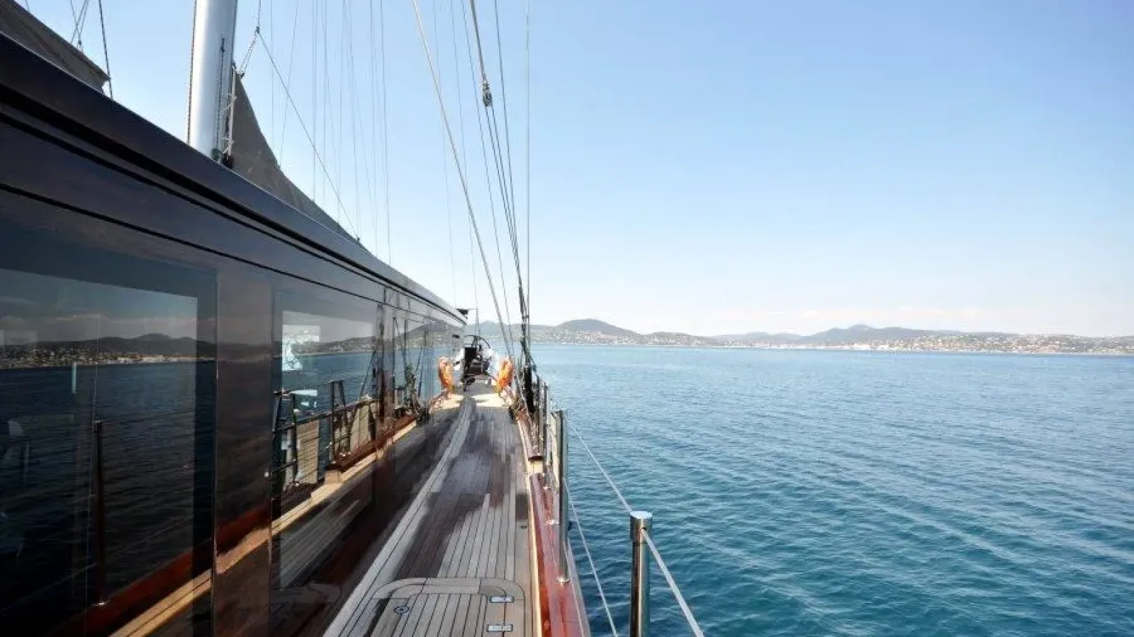 Roxstar-LCRiviera_Conciergerie_de_Luxe-Yacht-Location (5)