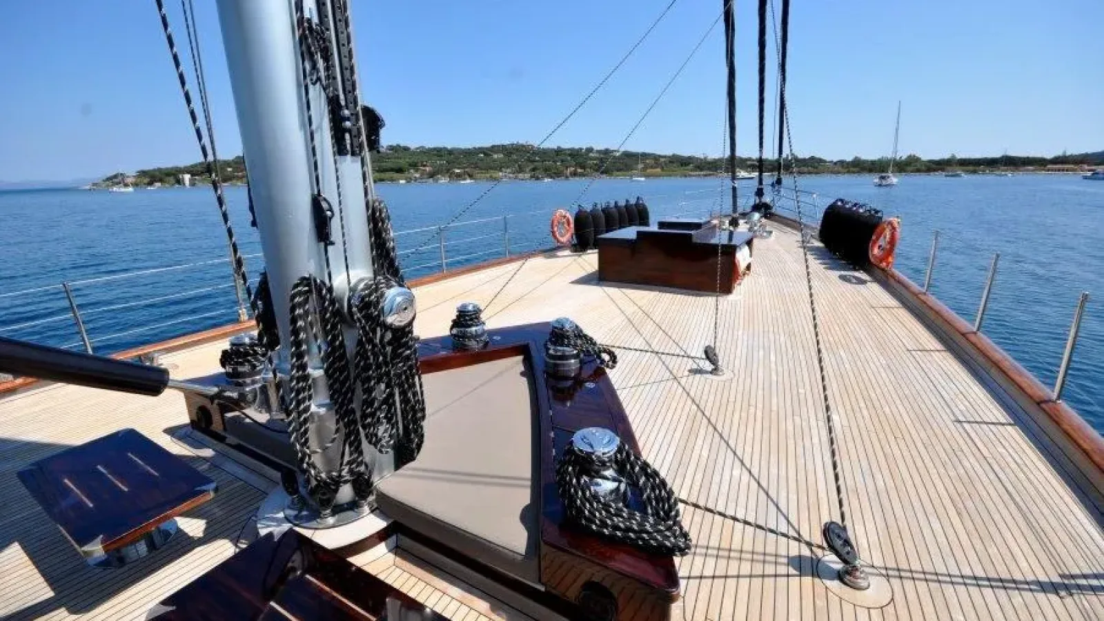 Roxstar-LCRiviera_Conciergerie_de_Luxe-Yacht-Location (8)