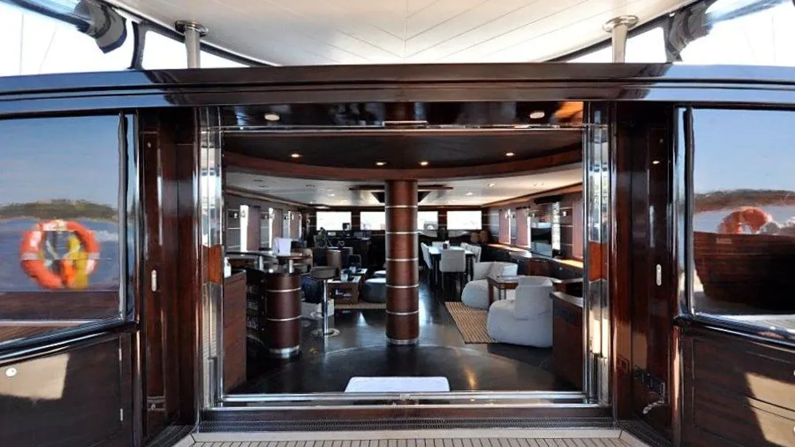Roxstar-LCRiviera_Conciergerie_de_Luxe-Yacht-Location (9)