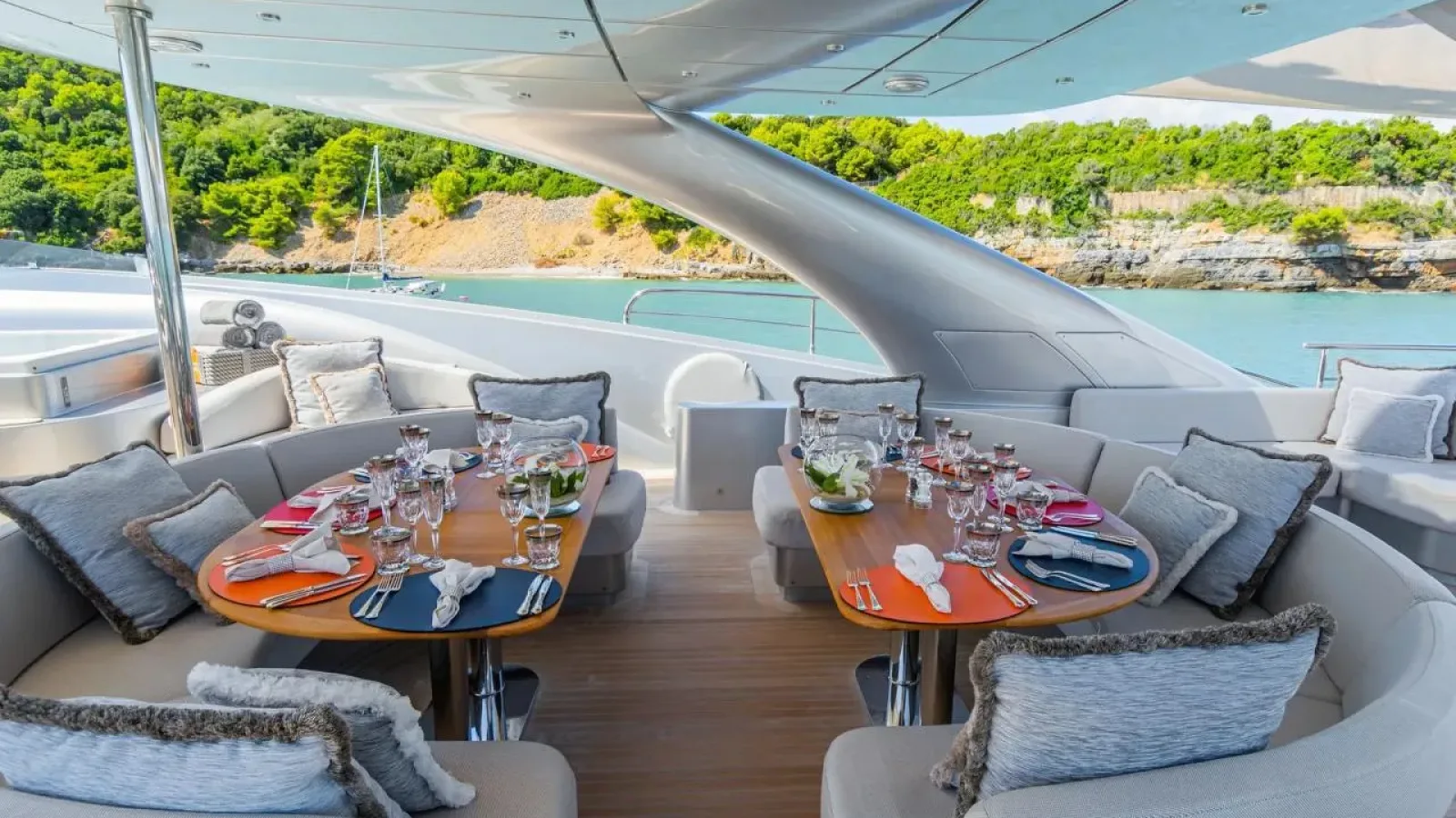 Silver_Wind-LCRiviera_Conciergerie_de_Luxe-Yacht-Location (10)