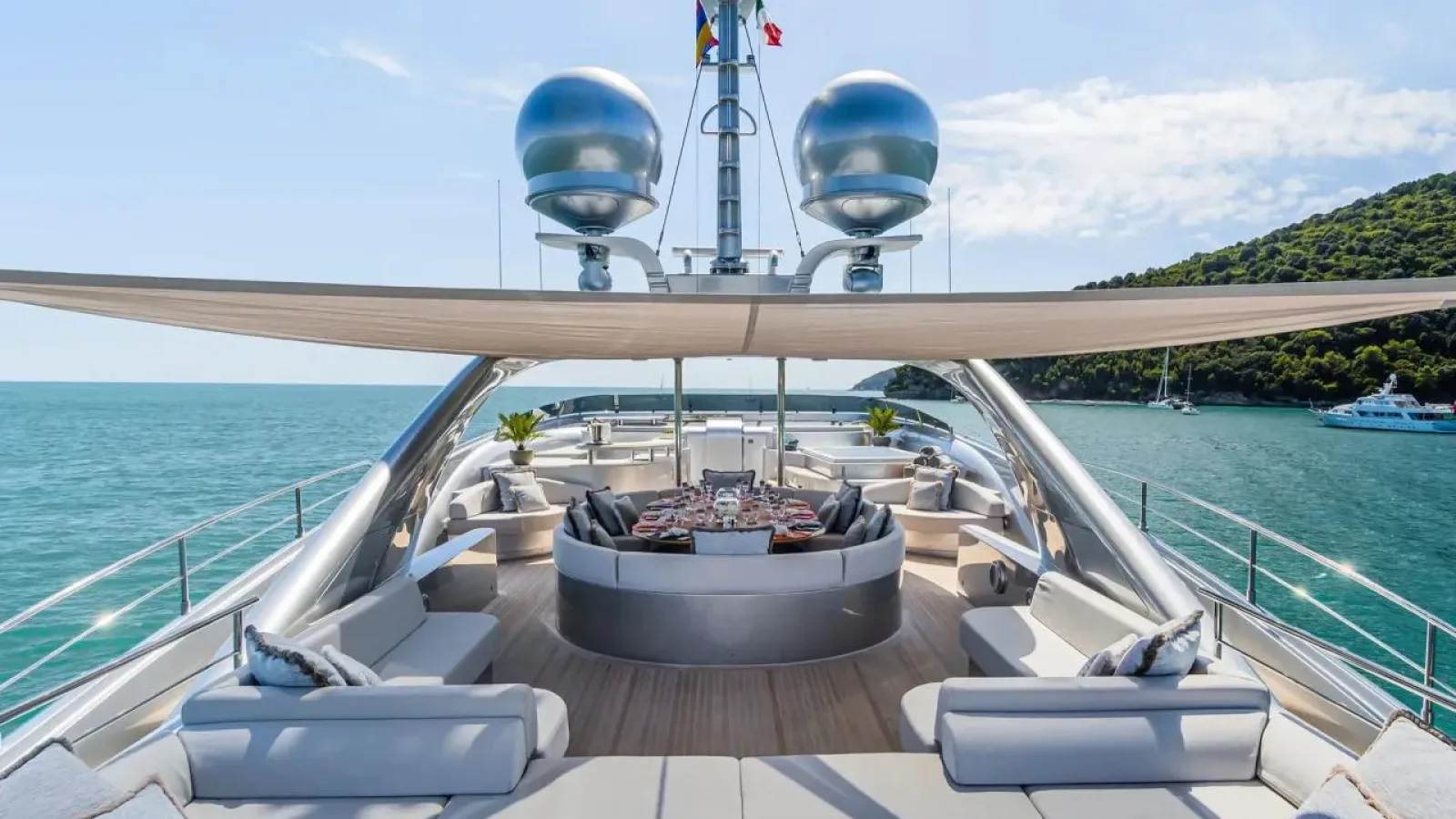 Silver_Wind-LCRiviera_Conciergerie_de_Luxe-Yacht-Location (7)