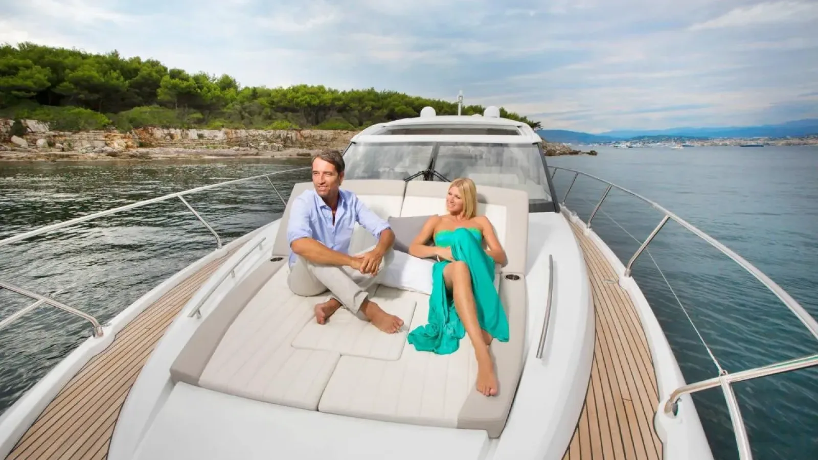 Stardust-LCRiviera_Conciergerie_de_Luxe-Yacht-Location (10)