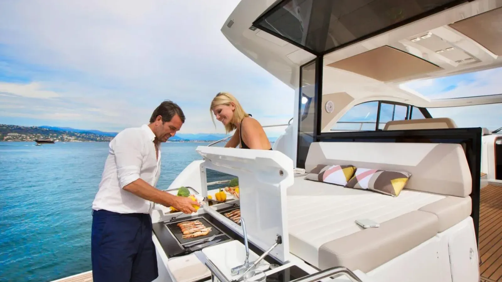 Stardust-LCRiviera_Conciergerie_de_Luxe-Yacht-Location (11)