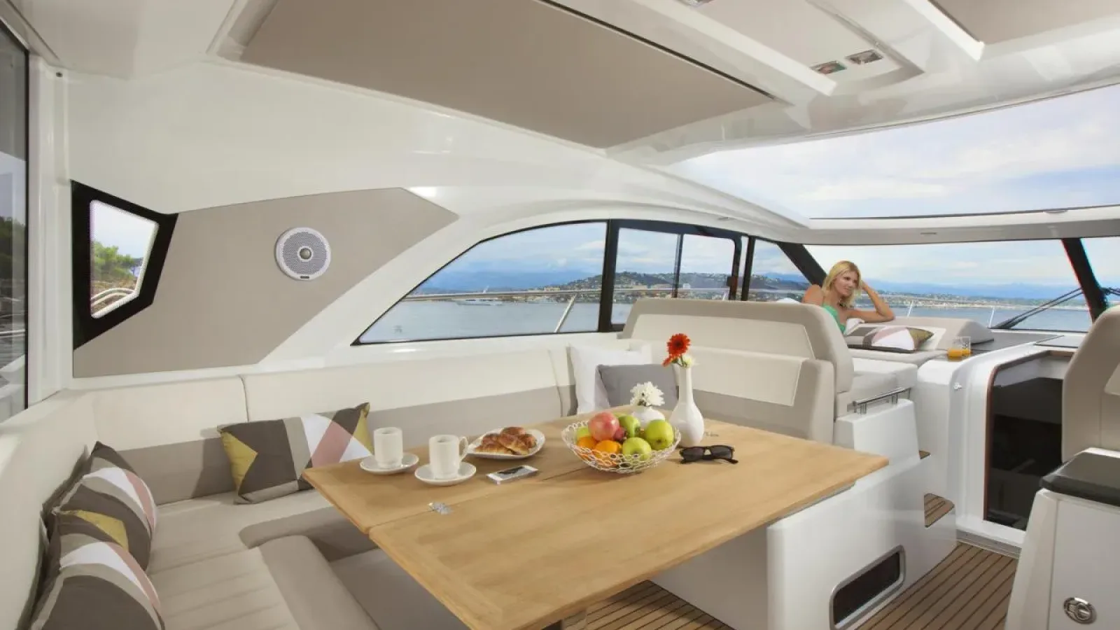 Stardust-LCRiviera_Conciergerie_de_Luxe-Yacht-Location (14)