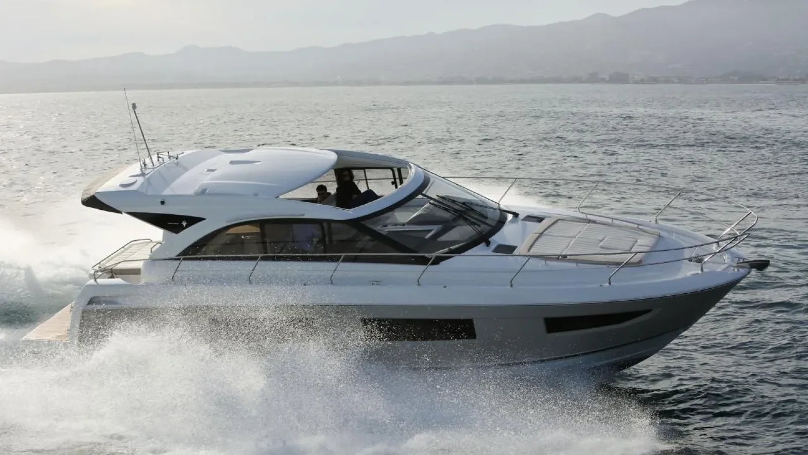 Stardust-LCRiviera_Conciergerie_de_Luxe-Yacht-Location (17)
