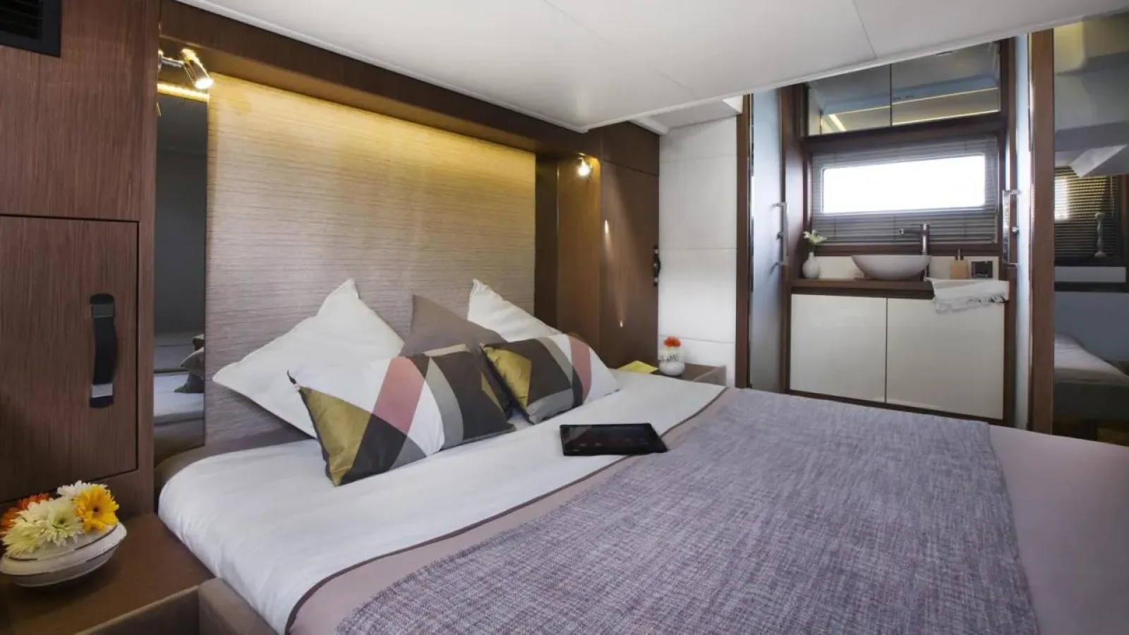 Stardust-LCRiviera_Conciergerie_de_Luxe-Yacht-Location (4)