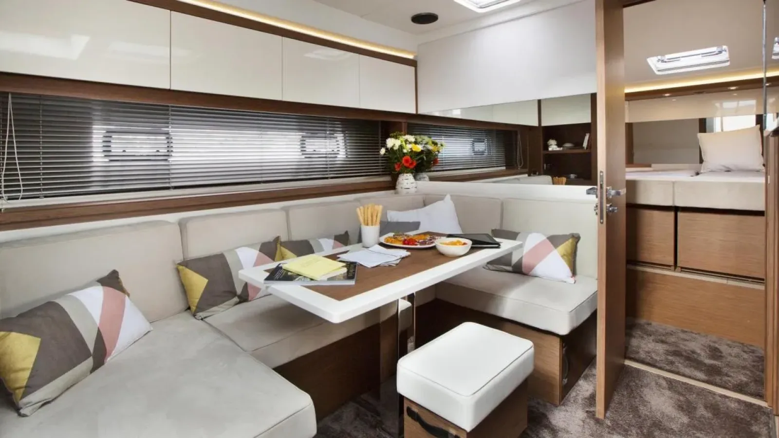 Stardust-LCRiviera_Conciergerie_de_Luxe-Yacht-Location (7)