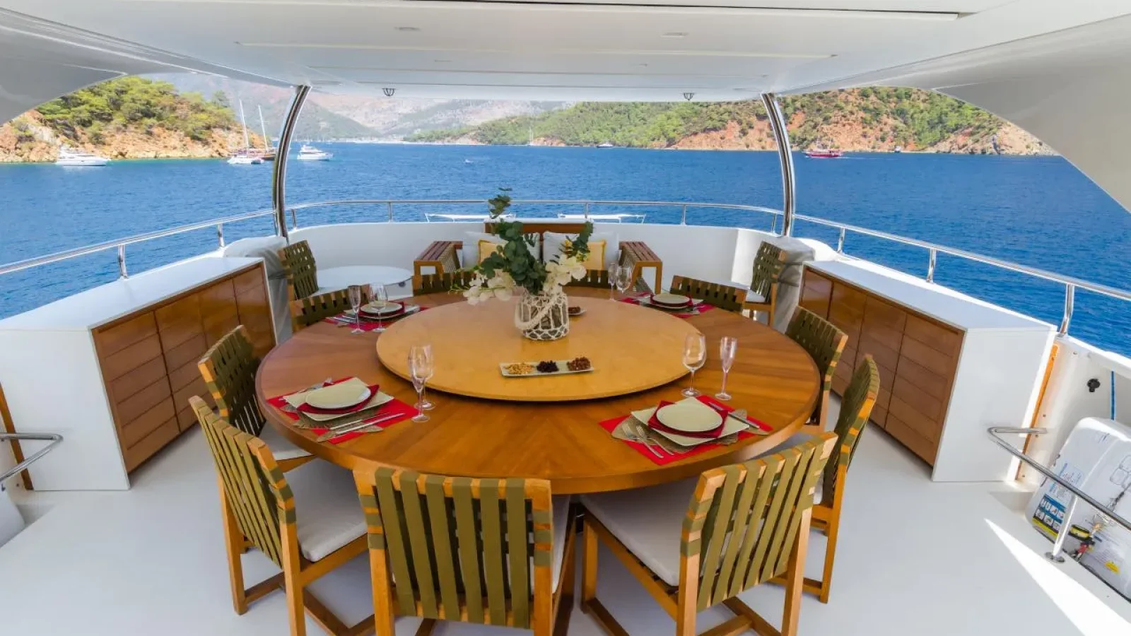 Takara_One-LCRiviera_Conciergerie_de_Luxe-Yacht-Location (10)